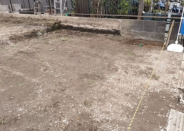 【駐車場_2】駐車場と明記されていても、最小スペースでつくられた駐車場だと大型車は駐車できなかったり、出入りしにくくなったりする可能性があります。お車のサイズと購入したい物件の駐車場のサイズを現地で確認しましょう。