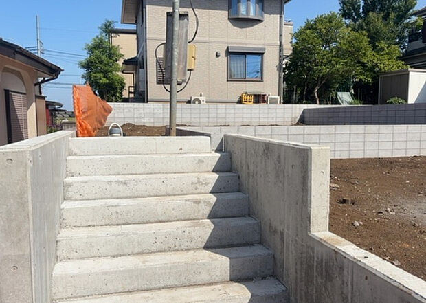 【外観_2】外観は建物の第一印象を決める重要な要素です。複数の方向から見ることで、建物の存在感や周辺との調和、デザインの良さなどがより明確に分かります。お気に入りの建物を見つけてみてください。