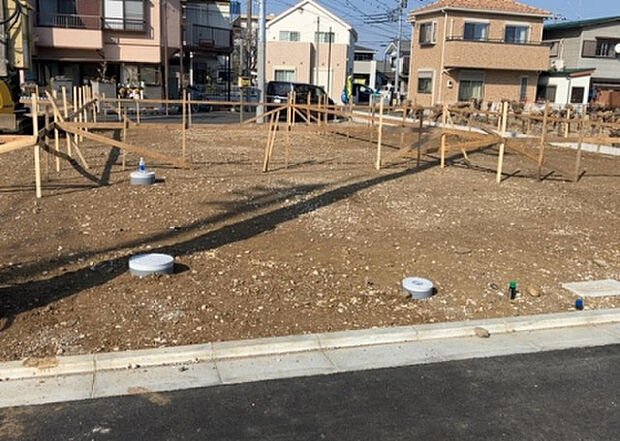 【駐車場_2】駐車場と明記されていても、最小スペースでつくられた駐車場だと大型車は駐車できなかったり、出入りしにくくなったりする可能性があります。お車のサイズと購入したい物件の駐車場のサイズを現地で確認しましょう。