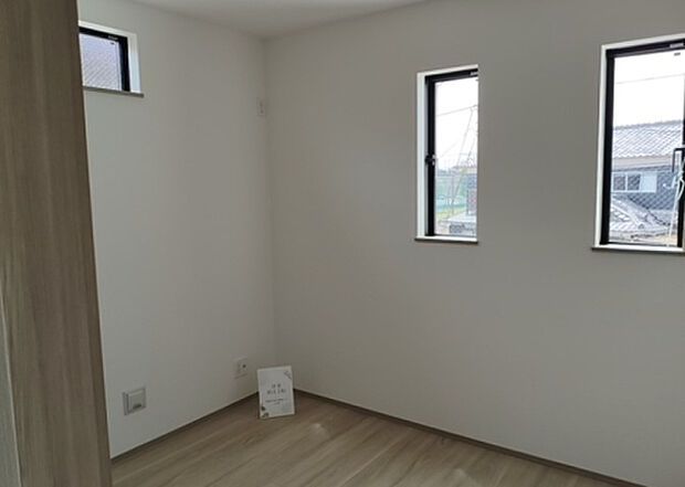 【子供部屋】子供が何人でも年齢によっては、受験時にしっかり壁のある個室があった方が良い場合もあります。難しい問題ですが、兄弟の人数や、性別や年齢差によって状況が異なりますので、数年後のこともしっかり考えましょう。