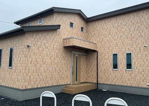 【その他設備】敷地内には、散水栓や立水栓があります。水道水を直接利用できるため、水を運ぶ手間を省くことが出来ます。大量の水を必要とする洗車作業や清掃などに役立ちます。その他設備とあわせて、現地でご確認ください。