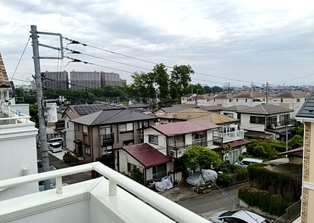 【物件からの展望】眺望を気にして物件を探す場合、前面に建物が建っていないか現地で確認しましょう！前面に建物があると景色はもちろん、日当たりや風通しにも影響が出てきます。住んだ時のことを想像しながら現地見学をしましょう。