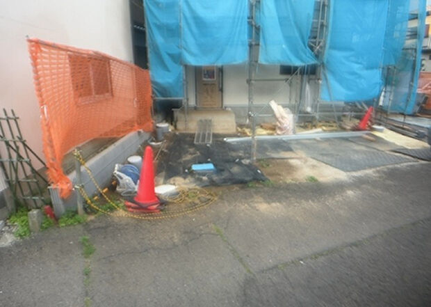 【駐車場】駐車場と明記されていても、最小スペースでつくられた駐車場だと大型車は駐車できなかったり、出入りしにくくなったりする可能性があります。お車のサイズと購入したい物件の駐車場のサイズを現地で確認しましょう。