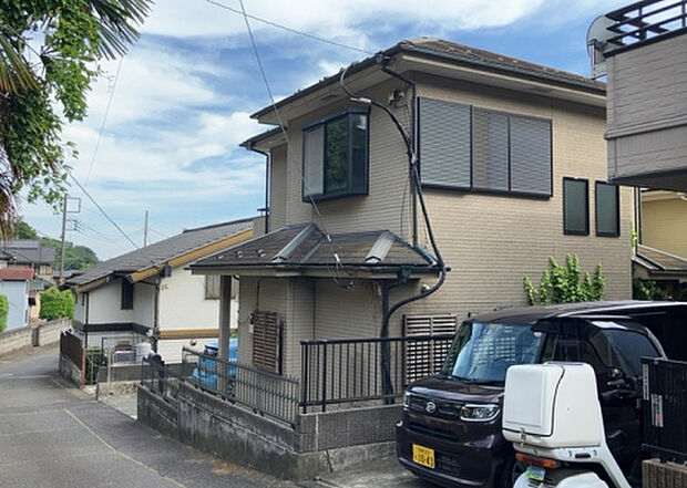 【前面道路含む現地写真_2】お持ちの車種によっては前面道路が広い方が便利でしょう。しかし、前面道路が広ければその分交通量が多くなるため、騒音などが気になる場合があります。実際に現地を見学し、周辺交通量や騒音などを確認しましょう！