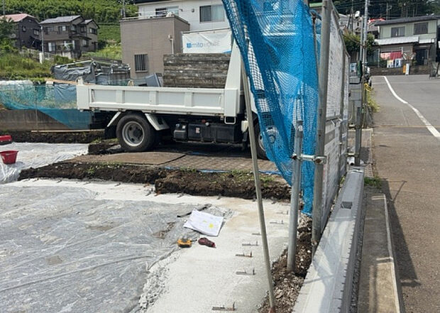 【駐車場】駐車場と明記されていても、最小スペースでつくられた駐車場だと大型車は駐車できなかったり、出入りしにくくなったりする可能性があります。お車のサイズと購入したい物件の駐車場のサイズを現地で確認しましょう。