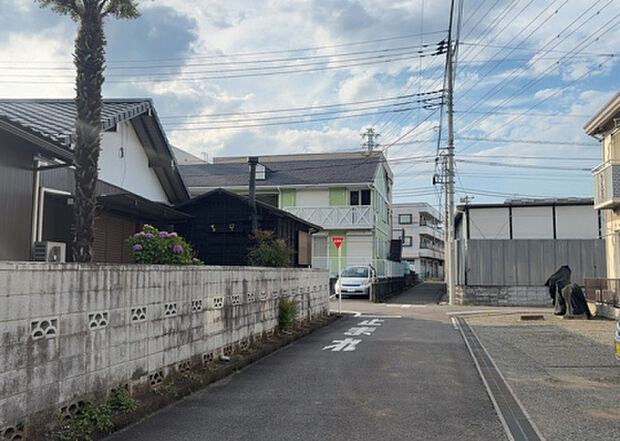 【物件からの展望】眺望を気にして物件を探す場合、前面に建物が建っていないか現地で確認しましょう！前面に建物があると景色はもちろん、日当たりや風通しにも影響が出てきます。住んだ時のことを想像しながら現地見学をしましょう。