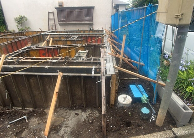 【その他設備】敷地内には、散水栓や立水栓があります。水道水を直接利用できるため、水を運ぶ手間を省くことが出来ます。大量の水を必要とする洗車作業や清掃などに役立ちます。その他設備とあわせて、現地でご確認ください。