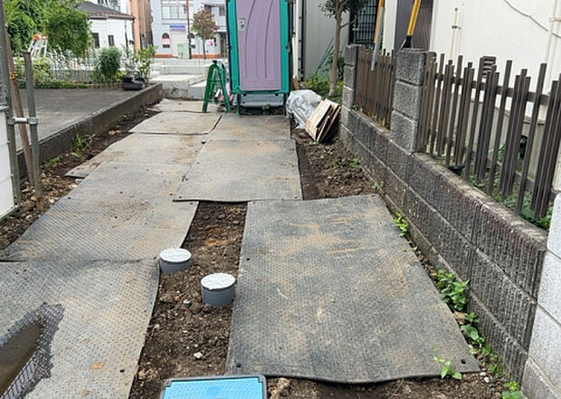 【駐車場】駐車場と明記されていても、最小スペースでつくられた駐車場だと大型車は駐車できなかったり、出入りしにくくなったりする可能性があります。お車のサイズと購入したい物件の駐車場のサイズを現地で確認しましょう。