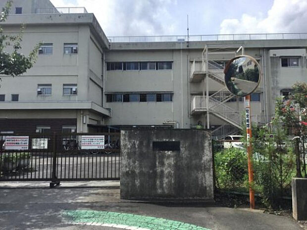 共和小学校(約571m)