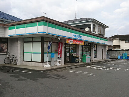 ファミリーマート　八王子川口町店 579m(徒歩8分)