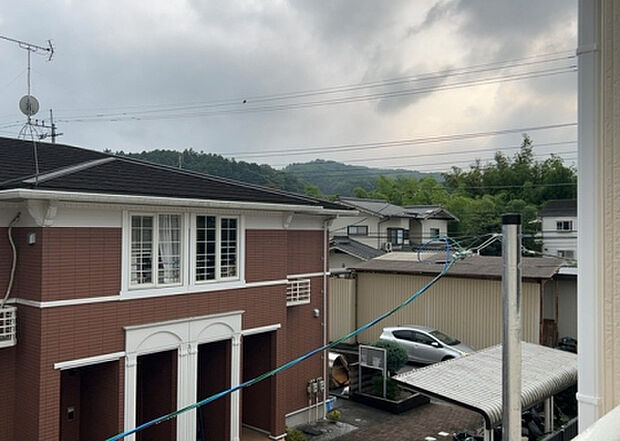 【物件からの展望】眺望を気にして物件を探す場合、前面に建物が建っていないか現地で確認しましょう!前面に建物があると景色はもちろん、日当たりや風通しにも影響が出てきます。住んだ時のことを想像しながら現地見学をしましょう。