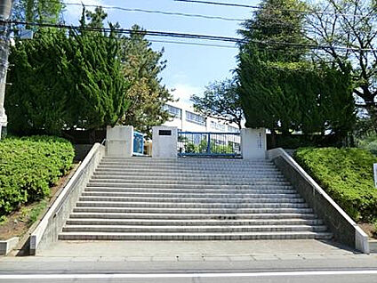 鶴川第四小学校 384m(徒歩5分)