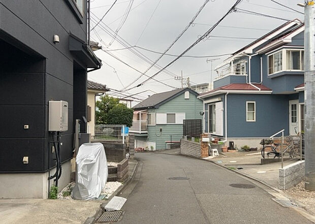 【物件からの展望_2】眺望を気にして物件を探す場合、前面に建物が建っていないか現地で確認しましょう!前面に建物があると景色はもちろん、日当たりや風通しにも影響が出てきます。住んだ時のことを想像しながら現地見学をしましょう。