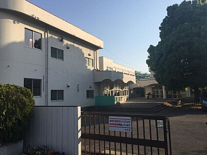 青葉小学校 724m(徒歩10分)