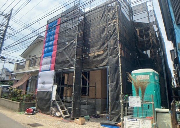 【前面道路含む現地写真_2】お持ちの車種によっては前面道路が広い方が便利でしょう。しかし、前面道路が広ければその分交通量が多くなるため、騒音などが気になる場合があります。実際に現地を見学し、周辺交通量や騒音などを確認しましょう!