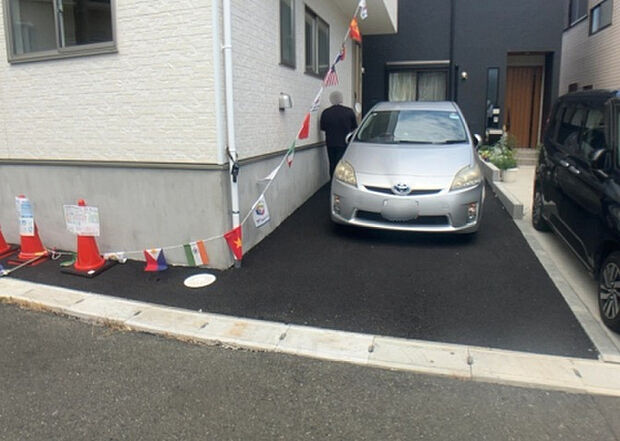 【駐車場】駐車場と明記されていても、最小スペースでつくられた駐車場だと大型車は駐車できなかったり、出入りしにくくなったりする可能性があります。お車のサイズと購入したい物件の駐車場のサイズを現地で確認しましょう。