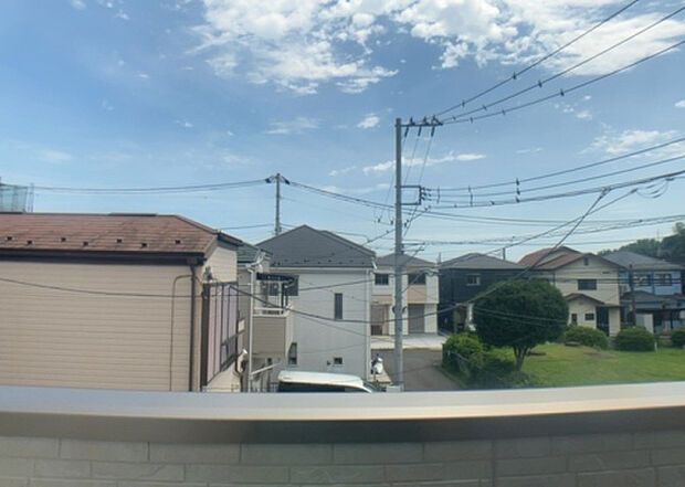 【物件からの展望】眺望を気にして物件を探す場合、前面に建物が建っていないか現地で確認しましょう!前面に建物があると景色はもちろん、日当たりや風通しにも影響が出てきます。住んだ時のことを想像しながら現地見学をしましょう。