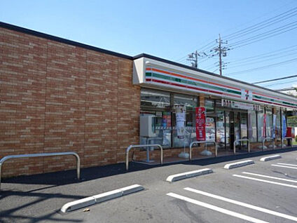セブンイレブン　厚木飯山黄金原店 852m(徒歩11分)