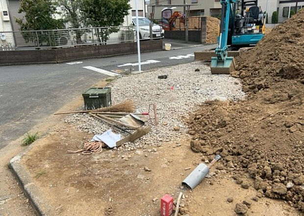 【駐車場】駐車場と明記されていても、最小スペースでつくられた駐車場だと大型車は駐車できなかったり、出入りしにくくなったりする可能性があります。お車のサイズと購入したい物件の駐車場のサイズを現地で確認しましょう。