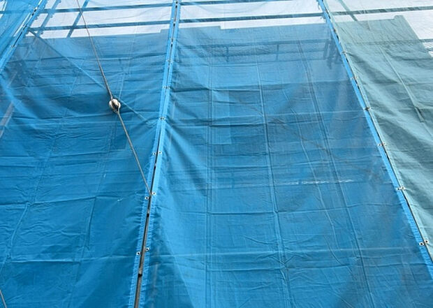【内装】建物の上下階の通路である階段は、その位置によって動線や室内の印象が大きく左右されます。手摺にも重要な役割があり、転倒の防止・歩行や動作を円滑にして日常生活を支えることを主な目的として設置されています。
