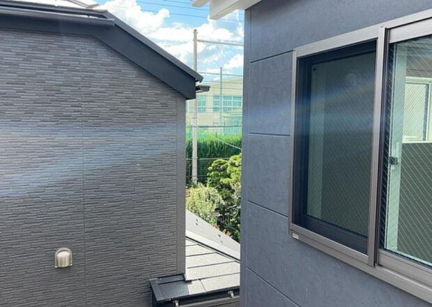 【物件からの展望】眺望を気にして物件を探す場合、前面に建物が建っていないか現地で確認しましょう!前面に建物があると景色はもちろん、日当たりや風通しにも影響が出てきます。住んだ時のことを想像しながら現地見学をしましょう。