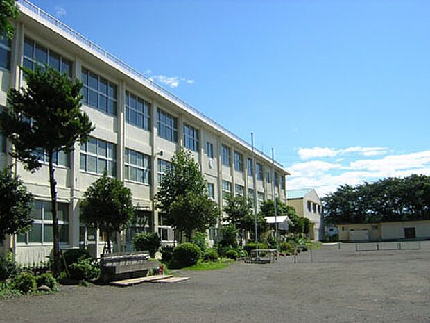 西中学校(約1,600m)