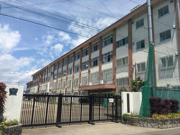 元八王子中学校(約1,031m)