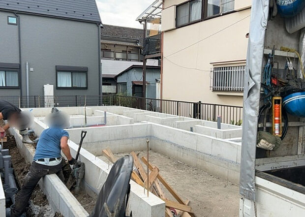 【外観_2】外観は建物の第一印象を決める重要な要素です。複数の方向から見ることで、建物の存在感や周辺との調和、デザインの良さなどがより明確に分かります。お気に入りの建物を見つけてみてください。