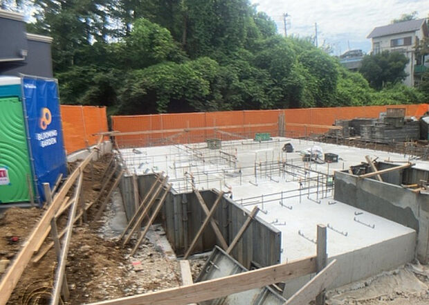 【外観_2】外観は建物の第一印象を決める重要な要素です。複数の方向から見ることで、建物の存在感や周辺との調和、デザインの良さなどがより明確に分かります。お気に入りの建物を見つけてみてください。