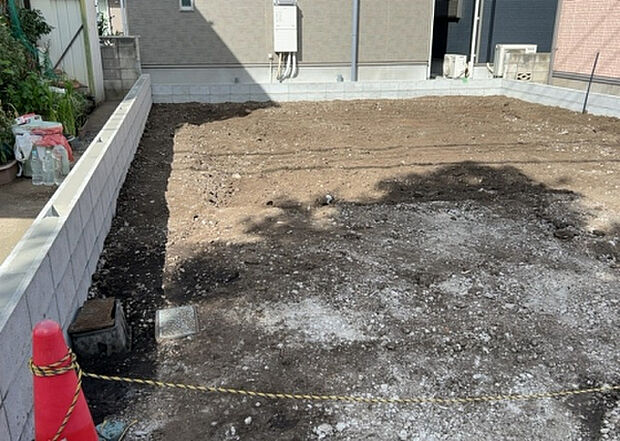 【駐車場】駐車場と明記されていても、最小スペースでつくられた駐車場だと大型車は駐車できなかったり、出入りしにくくなったりする可能性があります。お車のサイズと購入したい物件の駐車場のサイズを現地で確認しましょう。