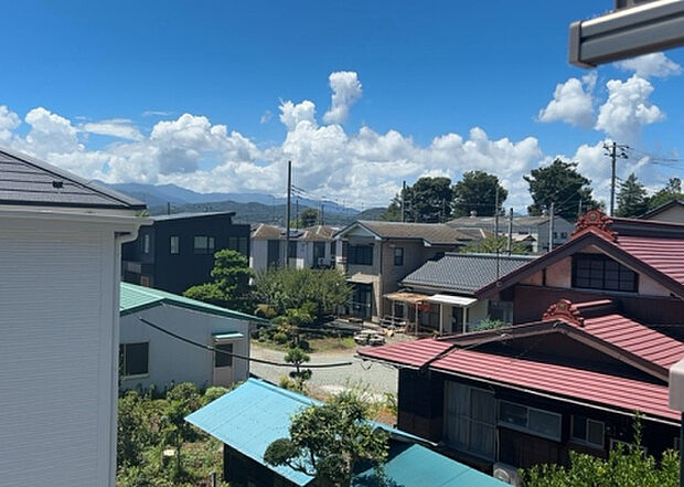 【物件からの展望】眺望を気にして物件を探す場合、前面に建物が建っていないか現地で確認しましょう!前面に建物があると景色はもちろん、日当たりや風通しにも影響が出てきます。住んだ時のことを想像しながら現地見学をしましょう。