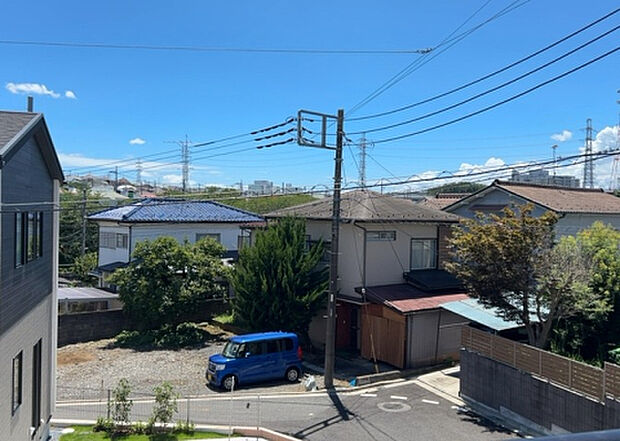 【物件からの展望】眺望を気にして物件を探す場合、前面に建物が建っていないか現地で確認しましょう!前面に建物があると景色はもちろん、日当たりや風通しにも影響が出てきます。住んだ時のことを想像しながら現地見学をしましょう。