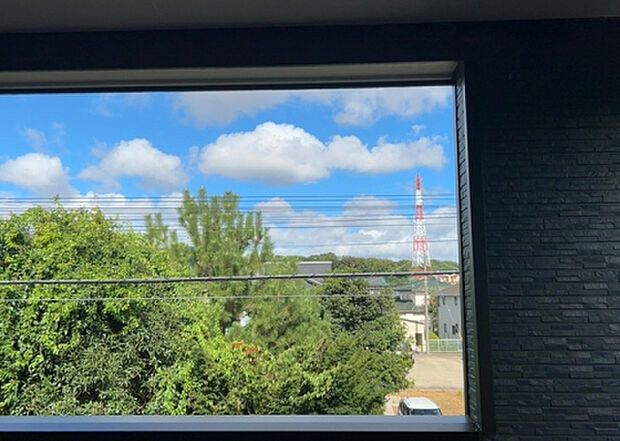 【物件からの展望】眺望を気にして物件を探す場合、前面に建物が建っていないか現地で確認しましょう!前面に建物があると景色はもちろん、日当たりや風通しにも影響が出てきます。住んだ時のことを想像しながら現地見学をしましょう。