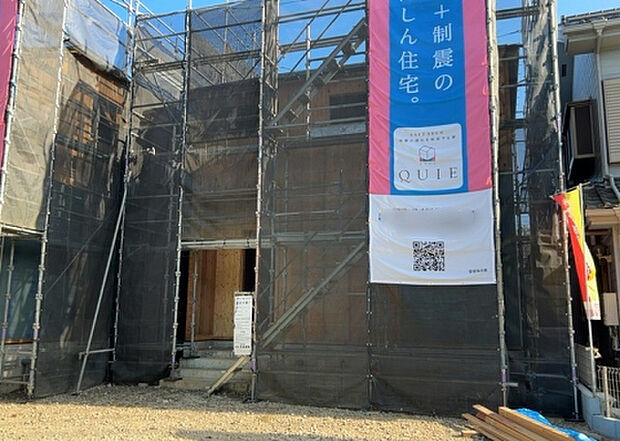【外観_3】現地に行くなら、物件の周囲の地形がどうなっているかを見ることも大切です。周辺より低くなっている土地では、大雨などで水が集まりやすいため、地盤が弱くなっているということも考えられるため、注意が必要です。