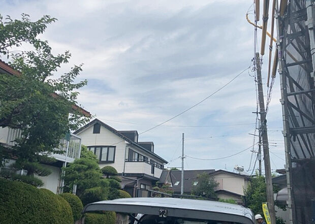 【物件からの展望_2】眺望を気にして物件を探す場合、前面に建物が建っていないか現地で確認しましょう!前面に建物があると景色はもちろん、日当たりや風通しにも影響が出てきます。住んだ時のことを想像しながら現地見学をしましょう。