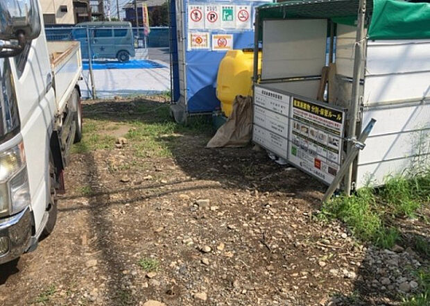 【その他設備】敷地内には、散水栓や立水栓があります。水道水を直接利用できるため、水を運ぶ手間を省くことが出来ます。大量の水を必要とする洗車作業や清掃などに役立ちます。その他設備とあわせて、現地でご確認ください。