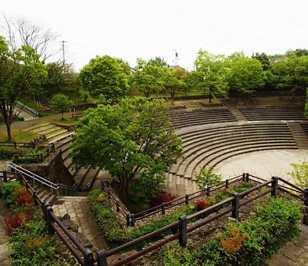 片倉つどいの森公園(約199m)