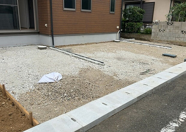【駐車場】駐車場と明記されていても、最小スペースでつくられた駐車場だと大型車は駐車できなかったり、出入りしにくくなったりする可能性があります。お車のサイズと購入したい物件の駐車場のサイズを現地で確認しましょう。