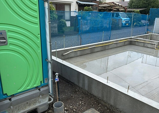 【その他設備】敷地内には、散水栓や立水栓があります。水道水を直接利用できるため、水を運ぶ手間を省くことが出来ます。大量の水を必要とする洗車作業や清掃などに役立ちます。その他設備とあわせて、現地でご確認ください。
