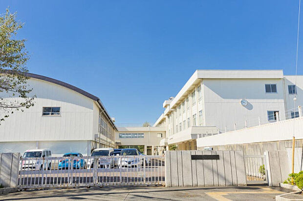 新町中学校(約1,143m)