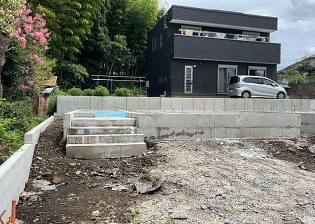 【外観_2】外観は建物の第一印象を決める重要な要素です。複数の方向から見ることで、建物の存在感や周辺との調和、デザインの良さなどがより明確に分かります。お気に入りの建物を見つけてみてください。