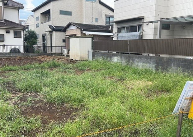 【その他設備】敷地内には、散水栓や立水栓があります。水道水を直接利用できるため、水を運ぶ手間を省くことが出来ます。大量の水を必要とする洗車作業や清掃などに役立ちます。その他設備とあわせて、現地でご確認ください。