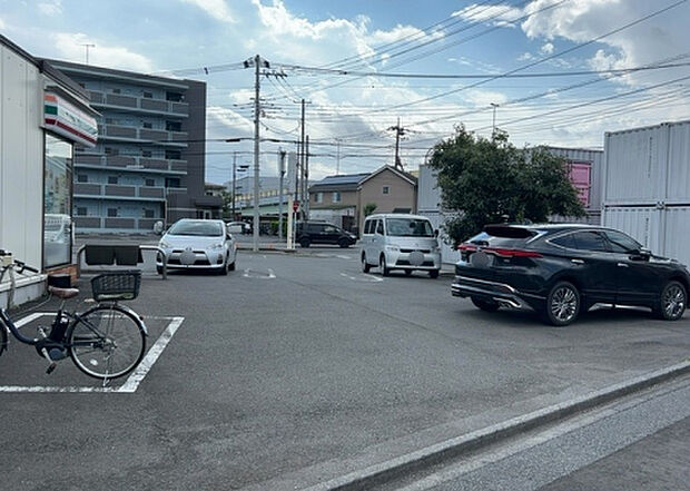 【物件からの展望_2】眺望を気にして物件を探す場合、前面に建物が建っていないか現地で確認しましょう！前面に建物があると景色はもちろん、日当たりや風通しにも影響が出てきます。住んだ時のことを想像しながら現地見学をしましょう。
