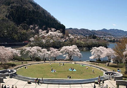 県立津久井湖城山公園(花の苑地) 2062m(徒歩26分)