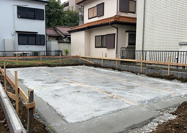 【外観_2】外観は建物の第一印象を決める重要な要素です。複数の方向から見ることで、建物の存在感や周辺との調和、デザインの良さなどがより明確に分かります。お気に入りの建物を見つけてみてください。