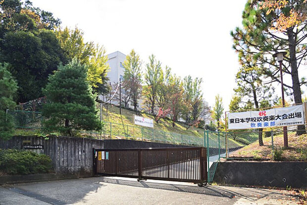 松が谷中学校(約2,348m)