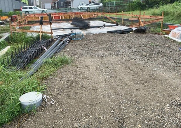 【駐車場_2】駐車場と明記されていても、最小スペースでつくられた駐車場だと大型車は駐車できなかったり、出入りしにくくなったりする可能性があります。お車のサイズと購入したい物件の駐車場のサイズを現地で確認しましょう。