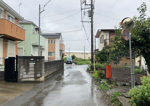 【物件からの展望_2】眺望を気にして物件を探す場合、前面に建物が建っていないか現地で確認しましょう!前面に建物があると景色はもちろん、日当たりや風通しにも影響が出てきます。住んだ時のことを想像しながら現地見学をしましょう。