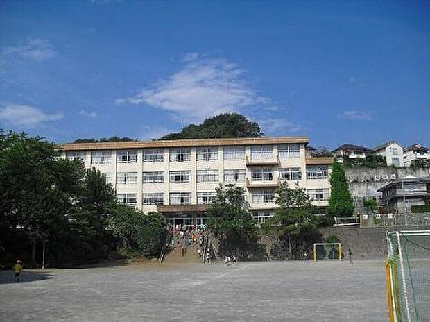 山田小学校(約1,124m)