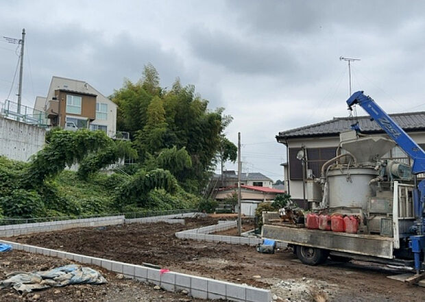 【物件からの展望_2】眺望を気にして物件を探す場合、前面に建物が建っていないか現地で確認しましょう!前面に建物があると景色はもちろん、日当たりや風通しにも影響が出てきます。住んだ時のことを想像しながら現地見学をしましょう。